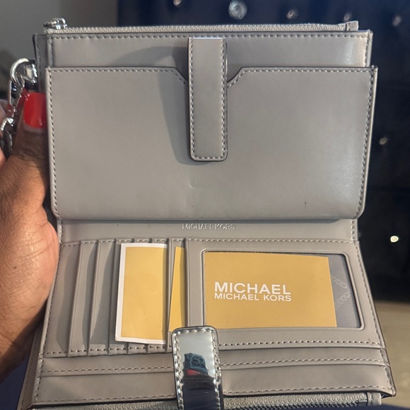 Michael Kors Shiny Silver MK Logo Wallet - Picture 3 of 4